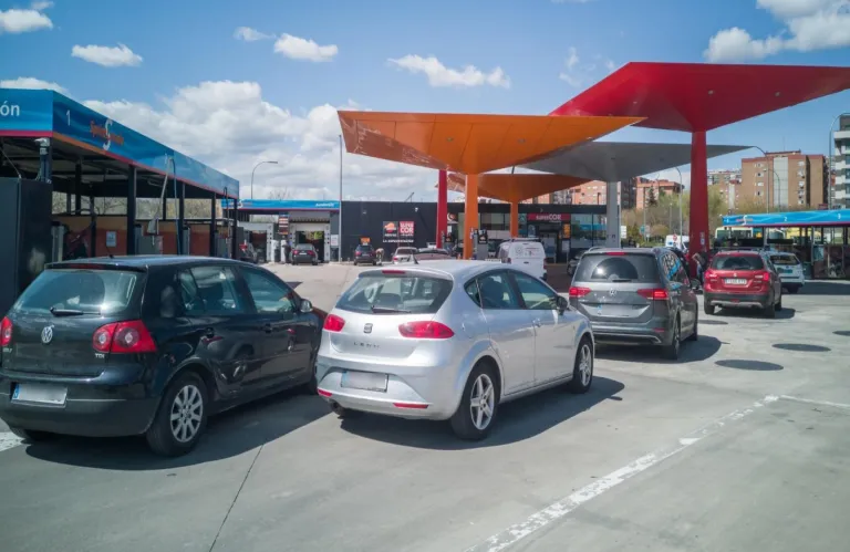 Πότε θα στερέψουν τα βενζινάδικα – Γιατί «τελειώνουν» η βενζίνη και το diesel, τι θα τα αντικαταστήσει