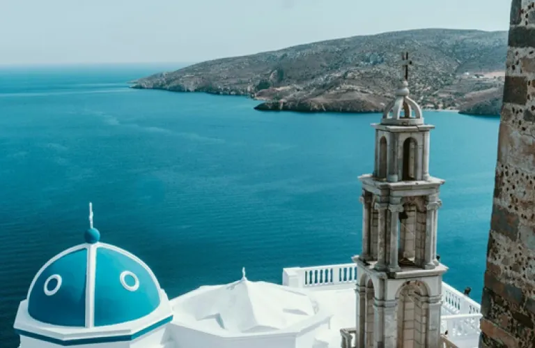 Ποιο ελληνικό νησί εξυμνούν τα διεθνή ΜΜΕ ως το «λαμπρό παράδειγμα αλλαγής»