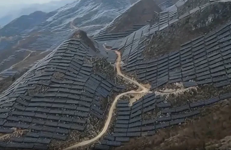 Κίνα:  «Έντυσαν» ολόκληρα βουνά με φωτοβολταϊκά, δείτε βίντεο