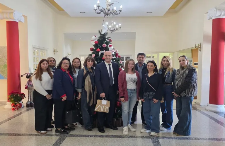 Δ.Πάφου:Στήριξη παιδιών με δωροκουπόνια σχολικού ρουχισμού