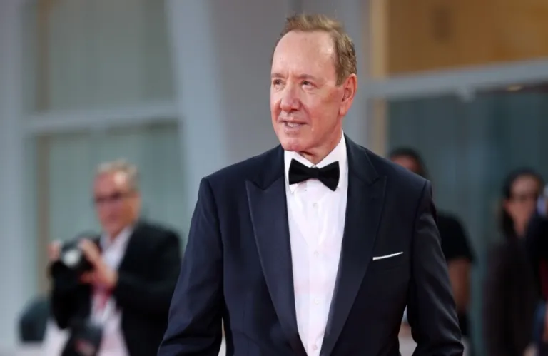 O Κέβιν Σπέισι επιστρέφει στη μικρή οθόνη μετά το «House of Cards»