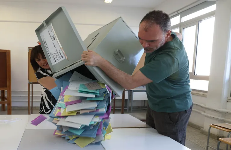 Κόλπα με τις εκλογικές δαπάνες από κόμματα και υποψήφιους βουλευτές