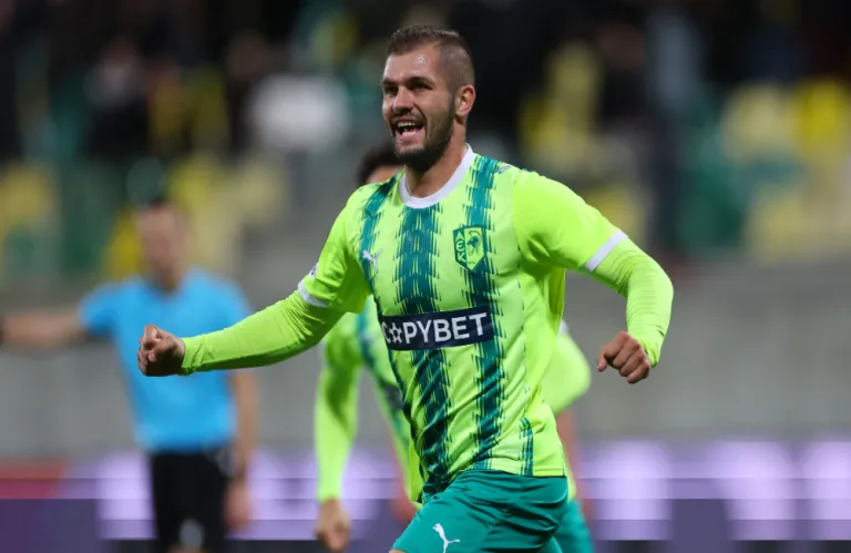 «Πέταξε» για τους «16» του Conference League η ΑΕΚ