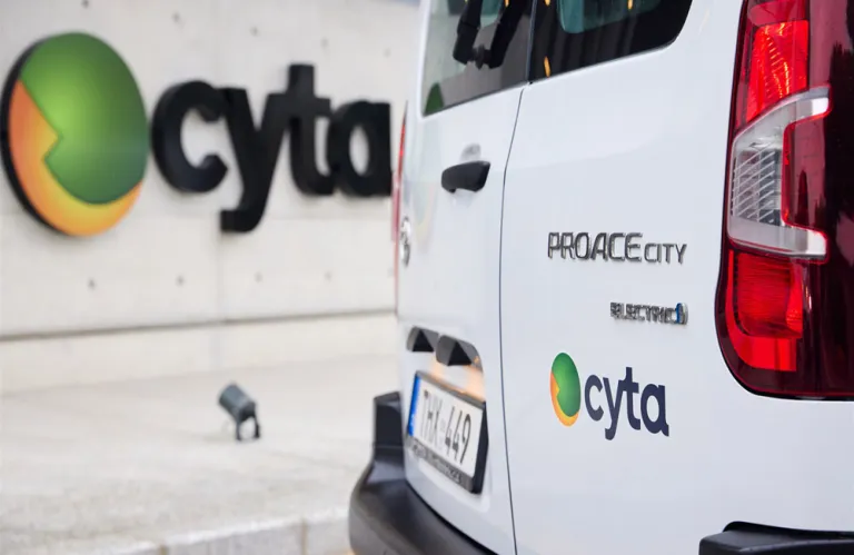 Η Toyota Κύπρου παραδίδει πλήρως ηλεκτρικό στόλο Toyota Proace City Electric, στη Cyta