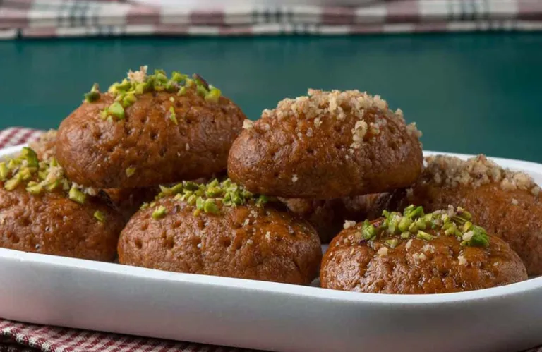 Φάτε κόσμε μελομακάρονα: Η γεύση των γιορτών (βίντεο)