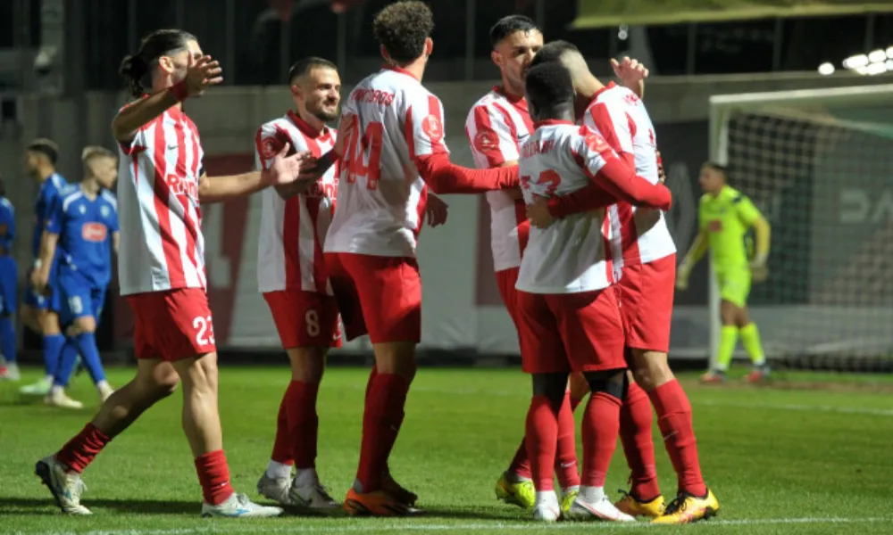 Συνεχίζει ανενόχλητη η Νέα Σαλαμίνα