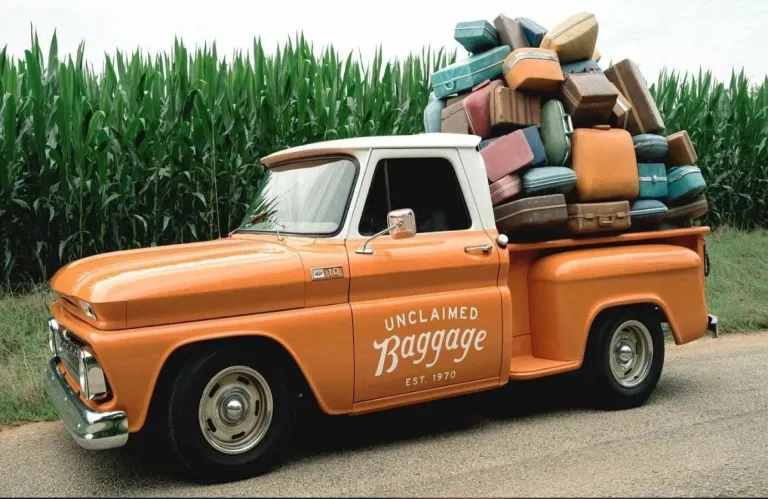 Η πόλη όπου καταλήγουν οι χαμένες βαλίτσες όλου του κόσμου