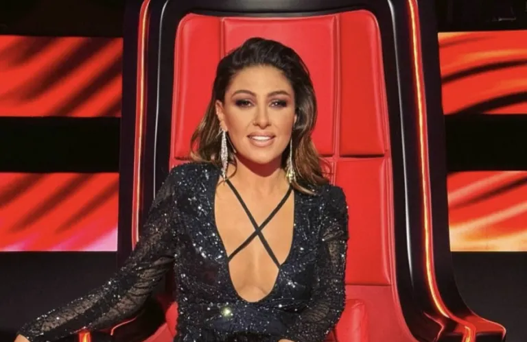 «Είμαι καλά και είμαι πίσω»: Η Έλενα Παπαρίζου επέστρεψε στο Voice μετά τη νοσηλεία της