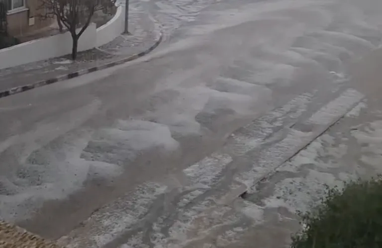 Στο πόδι η Πυροσβεστική στην Πάφο λόγω βροχών και έντονης χαλαζόπτωσης - Συστάθηκαν συνεργεία, έγινε ανάκληση προσωπικού (βίντεο)