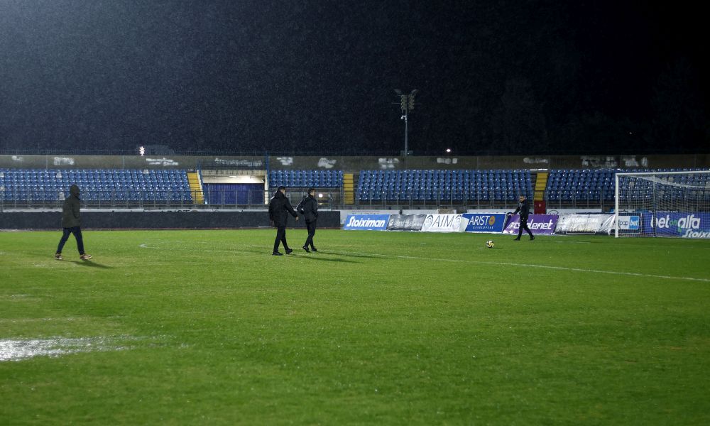 Πάφος-ΑΠΟΕΛ: Έπιασε ξανά η βροχή, όλα ανοιχτά