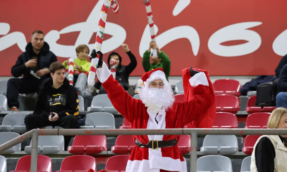 Έκανε την εμφάνισή του ο Άγιος Βασίλης στο Ε.Ν. Ύψωνα-Απόλλων και μοίρασε δώρα
