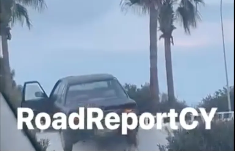 Αυτοκίνητο "προσγειώθηκε" στον αυτοκινητόδρομο Λάρνακας - Δείτε το σοκαριστικό βίντεο