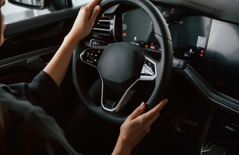 Τέλος τα στρογγυλά τιμόνια στα αυτοκίνητα – Πώς θα είναι στο μέλλον