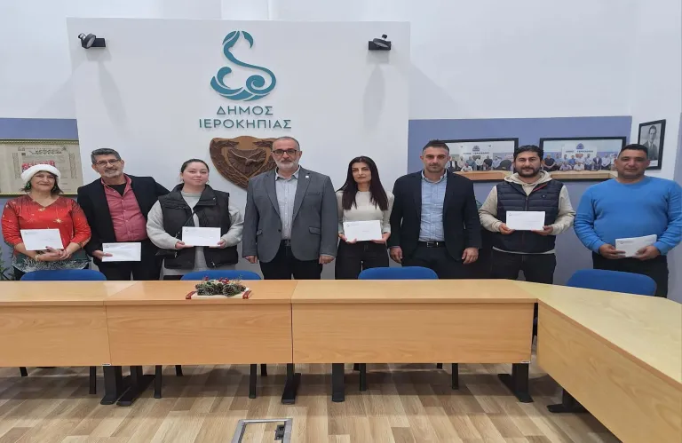 Δωροκουπόνια σε 180 μαθητές από τον Δήμο Ιεροκηπίας