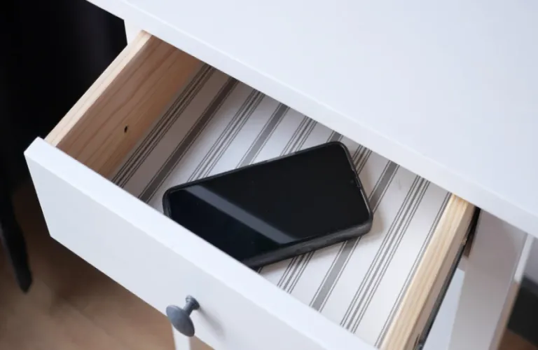 Κίνδυνος στο συρτάρι: Γιατί τα παλιά κινητά δεν πρέπει να μένουν ξεχασμένα