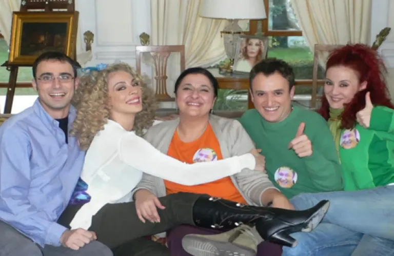 Παρά Πέντε: Οι αναρτήσεις των ηθοποιών λίγες ώρες πριν το επετειακό επεισόδιο (βίντεο, φώτος)