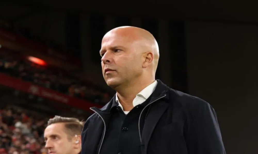 «Κατηγόρησε» ανοιχτά τον Φαν ντε Φεν ο Σλοτ, αλλά είπε πως ο Ίσακ θα παίξει… ξανά φέτος με τη Λίβερπουλ!