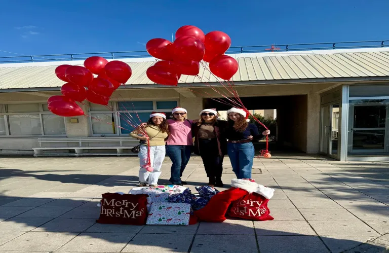 Μοίρασε δώρα στο Παιδιατρικό του ΓΝ Πάφου ο οδοντιατρικός σύλλογος Πάφου