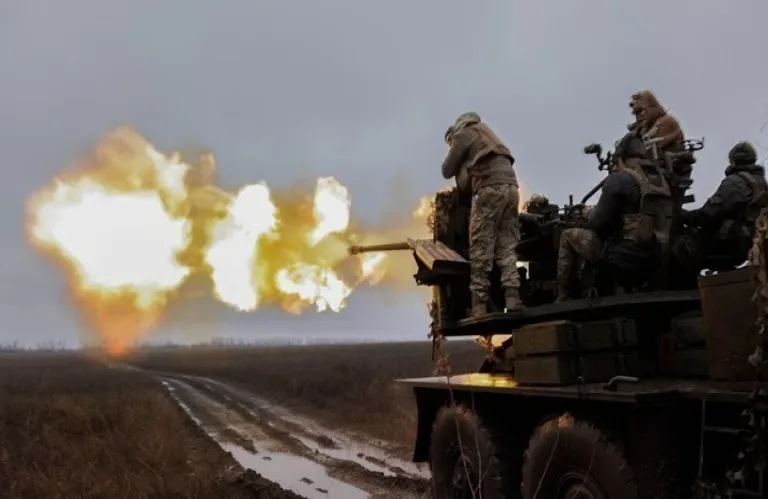 Ουκρανία: Χτύπημα σε ρωσικό εργοστάσιο εκρηκτικών και αποθήκη ναυτικών drones στην Κριμαία