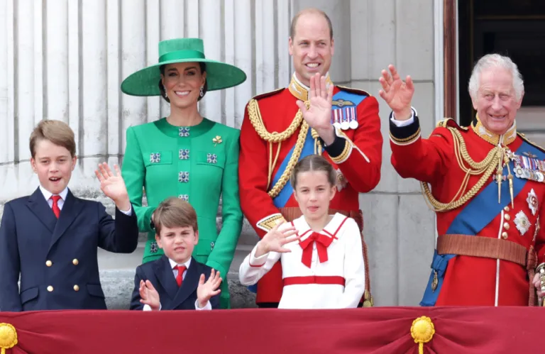 Αστεία δώρα την παραμονή Χριστουγέννων: Η παράξενη παράδοση της βασιλικής οικογένειας