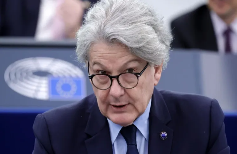 Οι ΗΠΑ απαγορεύουν την είσοδο σε πρώην επίτροπο της ΕΕ για «λογοκρισία» στα social media