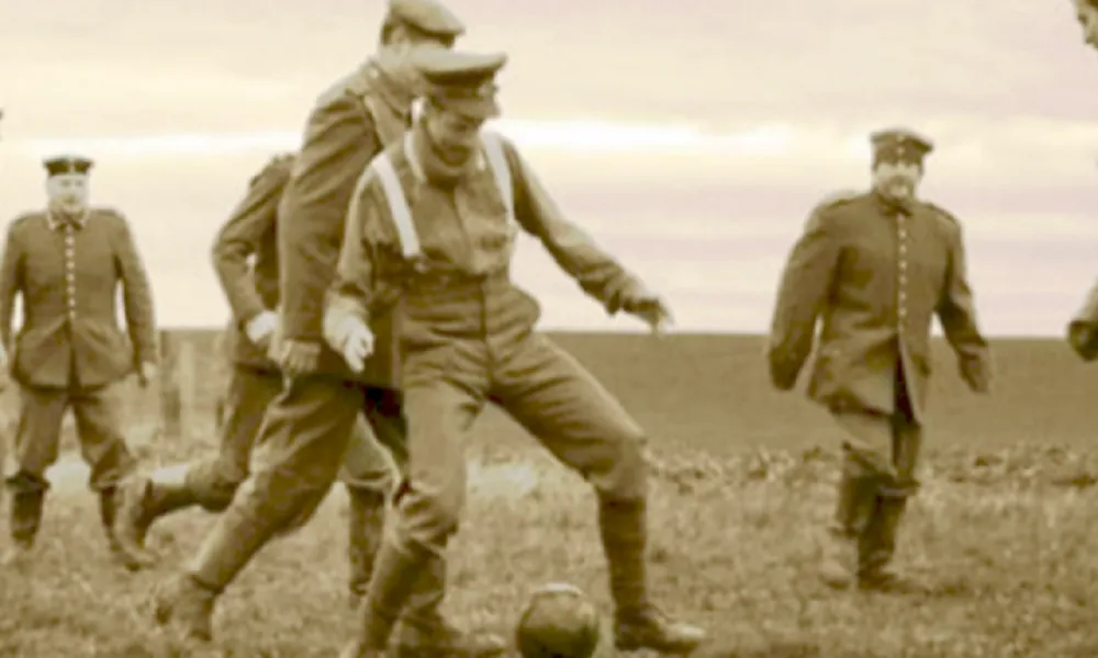 BINTEO: Παίζοντας για ώρες μπάλα τα Χριστούγεννα στο μέτωπο