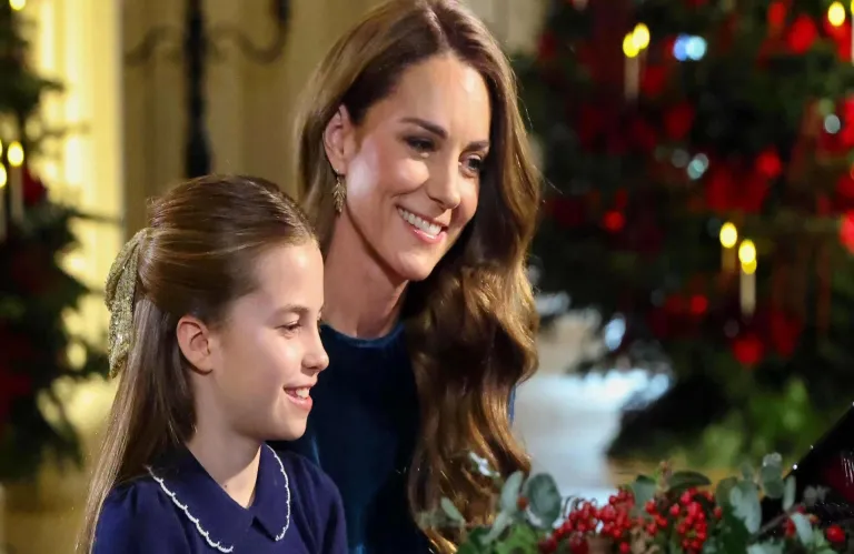 Κέιτ Μίντλετον και πριγκίπισσα Σάρλοτ έπαιξαν πιάνο μαζί στο «Together at Christmas»