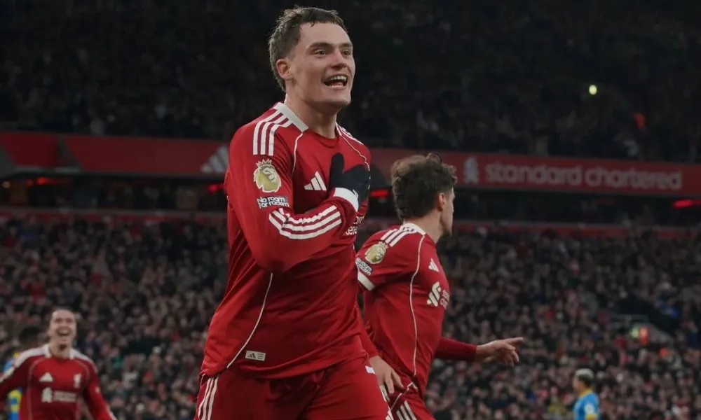 Premier League: Έπιασε τετράδα η Λίβερπουλ με το πρώτο γκολ του Βιρτς, τρίποντο κορυφής της Άρσεναλ