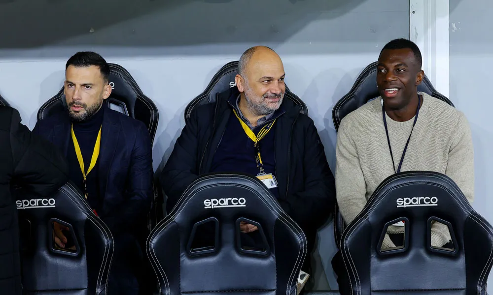 Μελετημένοι και φαίνεται...