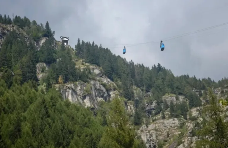 Ατύχημα με τελεφερίκ στην Ιταλία: Τέσσερις τραυματίες - Εγκλωβίστηκαν 100 επιβάτες στα 2.800 μέτρα