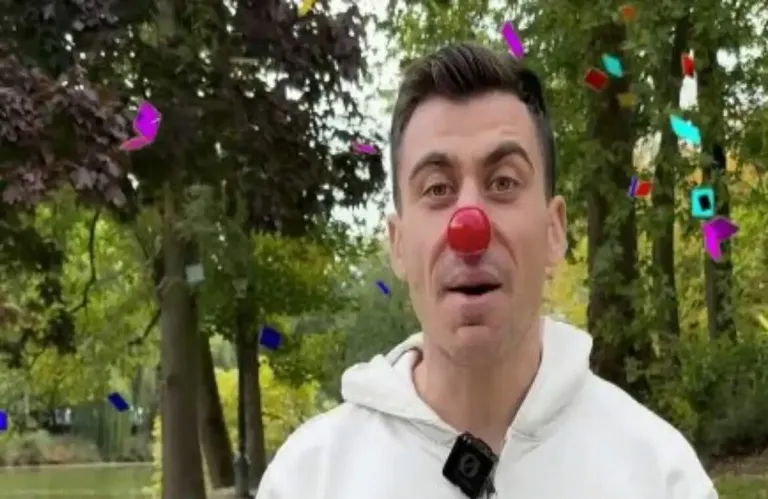 Aναμείνατε στο ακουστικό για Φειδία