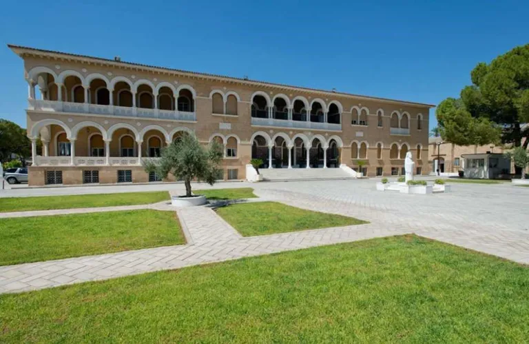 Έντονες αντιδράσεις στην Πάφο για τη μη σύγκληση της Ιεράς Συνόδου και την καθυστέρηση εκλογής νέου Μητροπολίτη