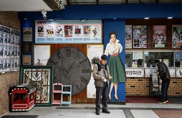 Cinema Builds Elderly Audience with Cheap Tickets and Relaxed Rules