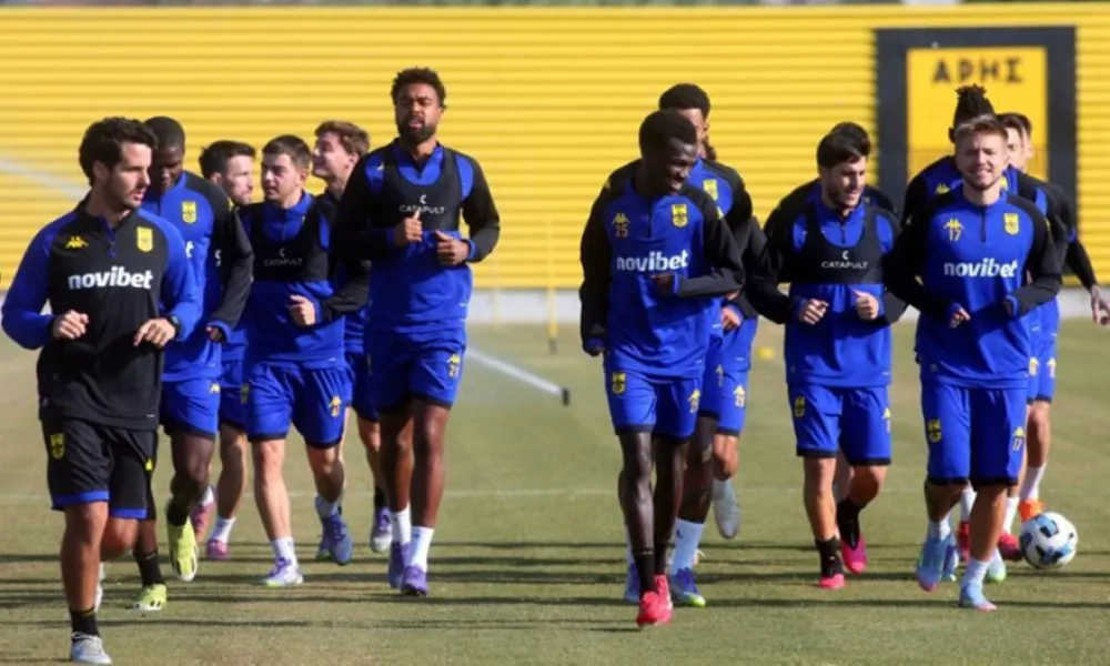 Εννέα πρώην ποδοσφαιριστές ζητούν να απαγορευθούν οι μεταγραφές του Άρη!