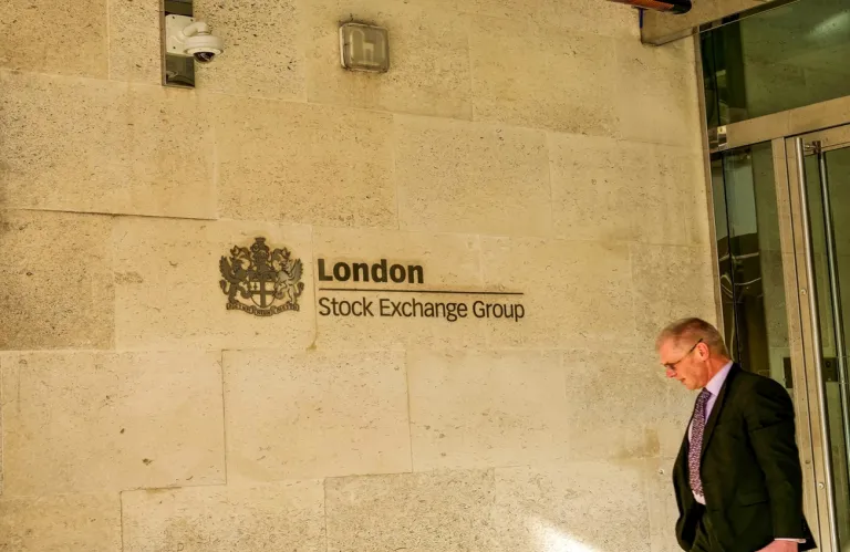 London's FTSE 100 Breaks 10,000-Point Barrier for the First Time