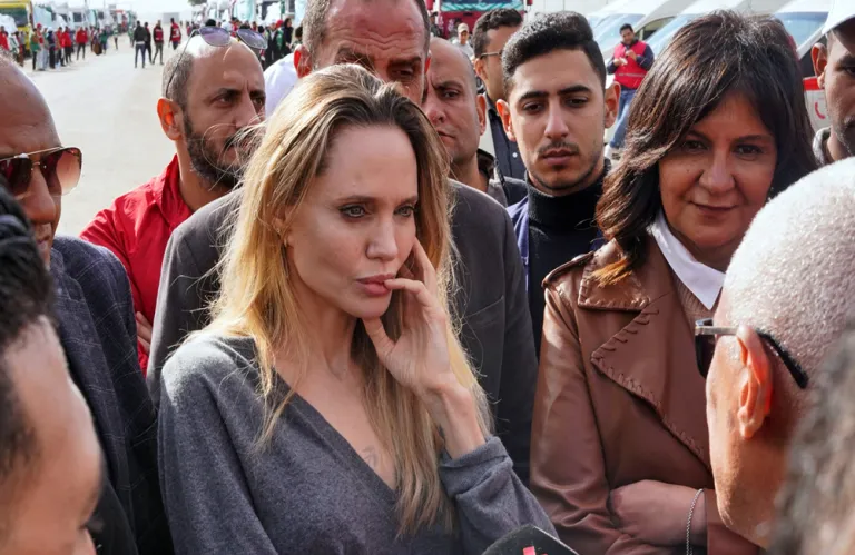 Η Αντζελίνα Τζολί επισκέφθηκε το πέρασμα της Ράφα
