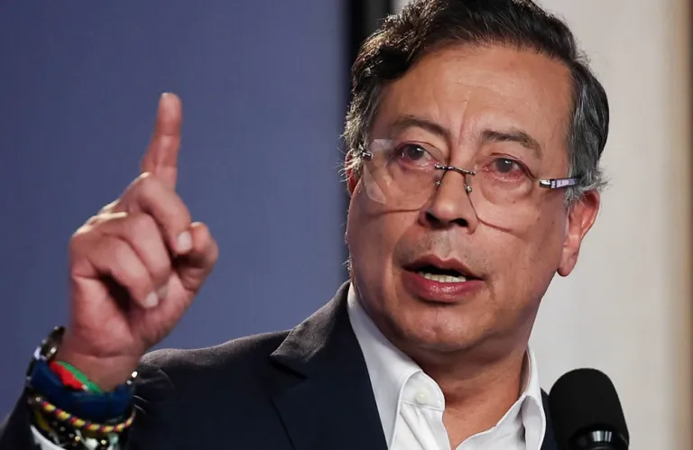 Πρόεδρος Κολομβίας: «Οι ΗΠΑ επιτέθηκαν στη Βενεζουέλα - Βομβαρδίζουν το Καράκας»