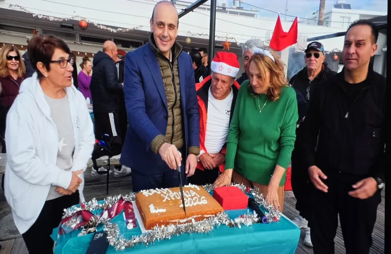 Με βλέμμα στη θάλασσα οι χειμερινοί κολυμβητές της Πάφου καλωσορίζουν το νέο έτος