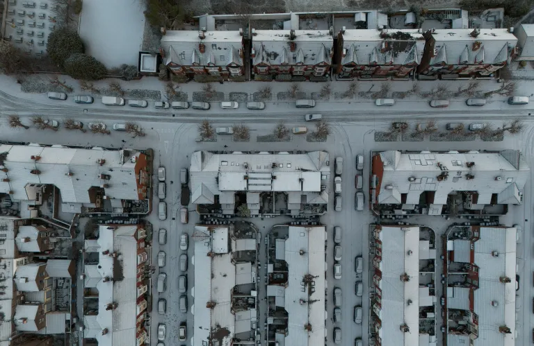 Προειδοποιήσεις για χιόνι και παγετό στη δυτική Βρετανία