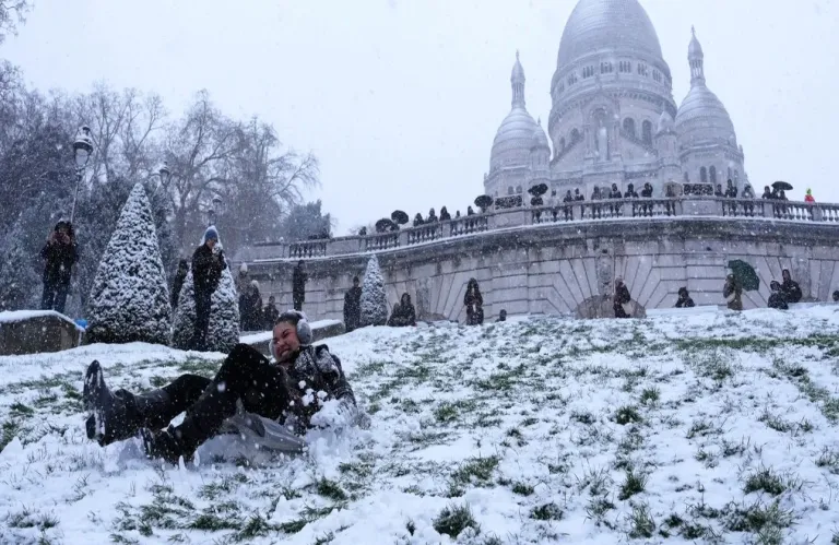 Paris Covered in Snow: Flight Cancellations, Fears of Frozen Train Lines