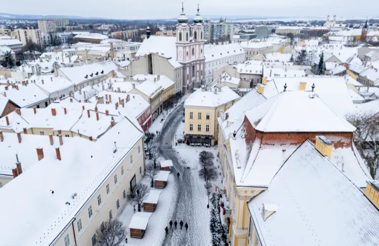 Snow and Ice Disrupt Europe, Causing Fatalities and Travel Chaos