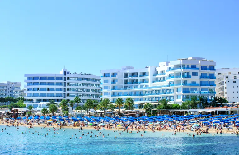 Πώς επιτυγχάνεται η ανθεκτικότητα του τουρισμού στην Κύπρο- Τι λένε οι ξενοδόχοι