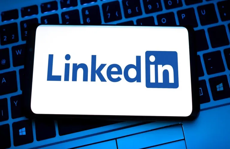 How LinkedIn Turned Brilliant Professionals into... Anxious Performers