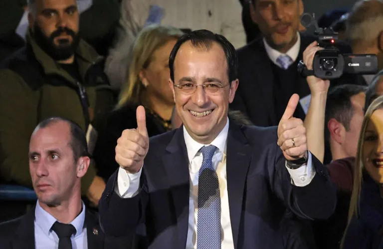 «Σάλος στη Μεγαλόνησο» - Τι γράφει ο ελληνικός Τύπος για το βίντεο με τους «επενδυτές»