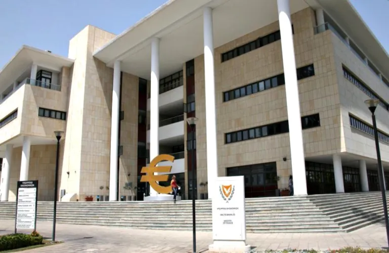 €2,6 εκατ.: Το δημόσιο χρήμα που κανείς δεν διεκδικεί από τα κόμματα