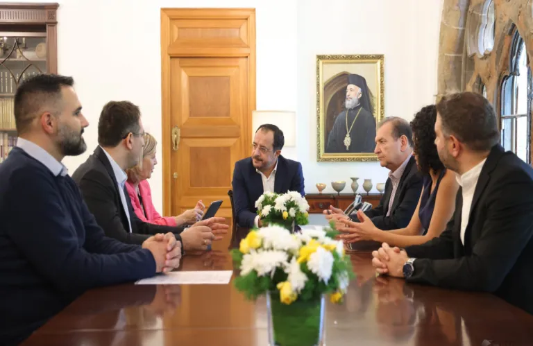 Volt: «Σε μια κανονική χώρα τέτοιου είδους αποκαλύψεις θα αποτελούσαν επαρκή λόγο για παραίτηση»