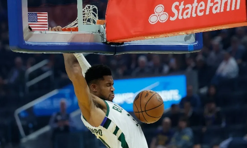 Ο Giannis σφράγισε το «διπλό» των Μπακς επί των Λέικερς