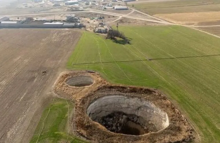 Ο πλανήτης που αδειάζει από κάτω μας