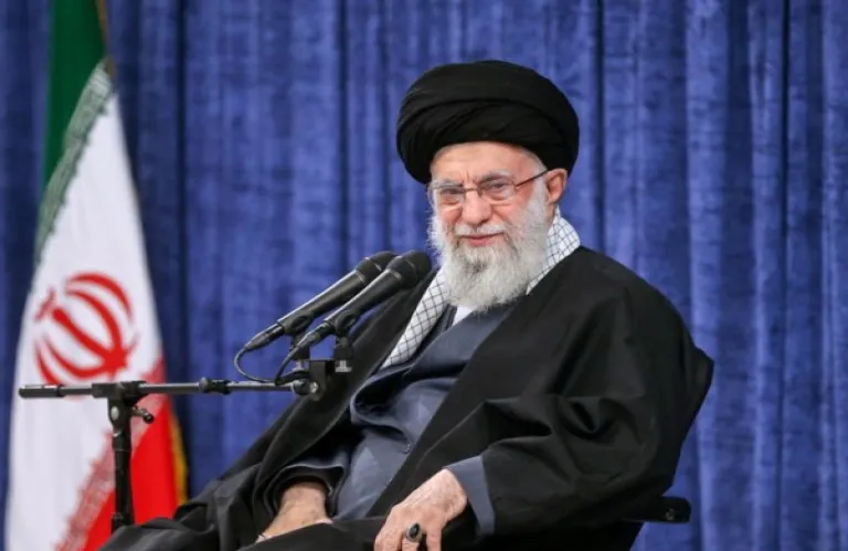 Ιράν: Με την πλάτη στον τοίχο αλλά ανυποχώρητος ο Χαμενεΐ - Ο Παχλαβί και οι άλλοι πιθανοί ηγέτες