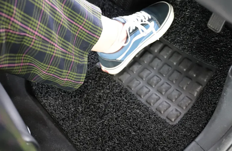 Επικίνδυνα χαλάκια αυτοκινήτου εντοπίστηκαν στην αγορά - Περιέχουν καρκινογόνες ουσίες